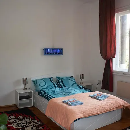 Cozy Downtown Διαμέρισμα *